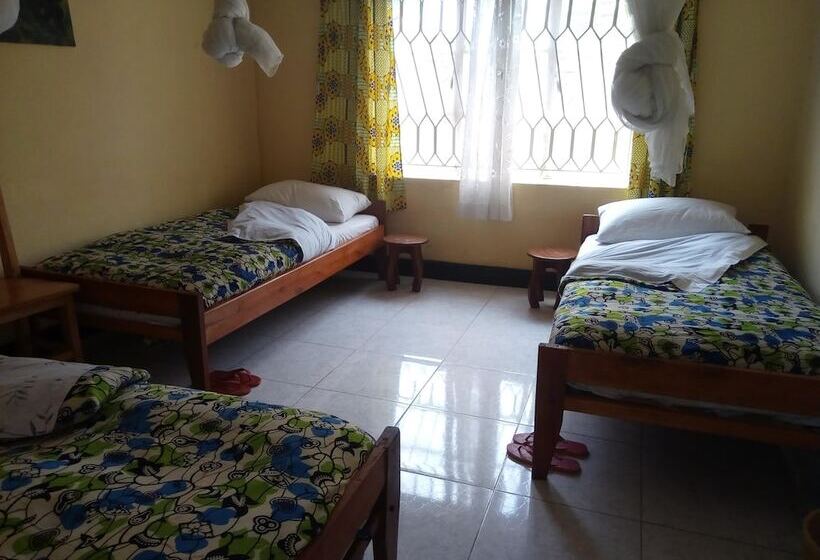 اتاق استاندارد سه تخته با سرویس بهداشتی مشترک, Amahoro Guest House
