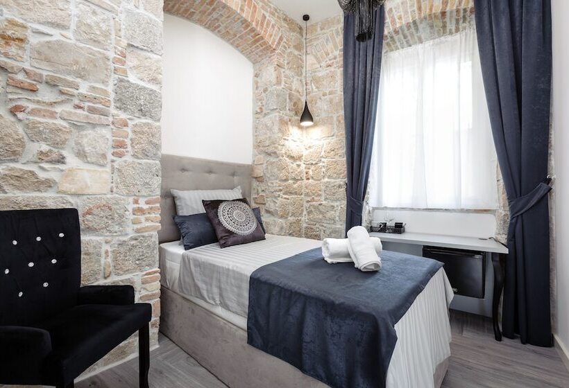 اتاق استاندارد, Irini Luxury Rooms