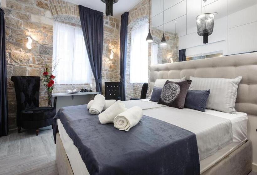 Cameră Deluxe Pat King Size, Irini Luxury Rooms