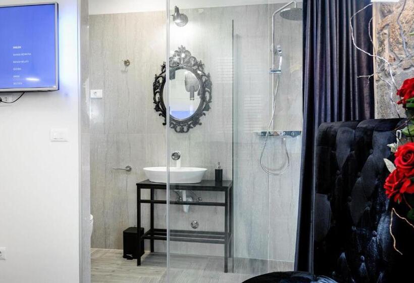 Cameră Deluxe Pat King Size, Irini Luxury Rooms