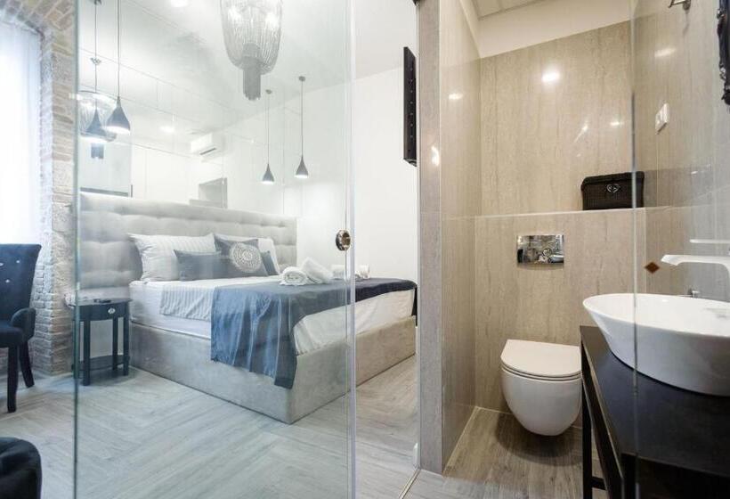 اتاق لوکس با تخت بزرگ, Irini Luxury Rooms
