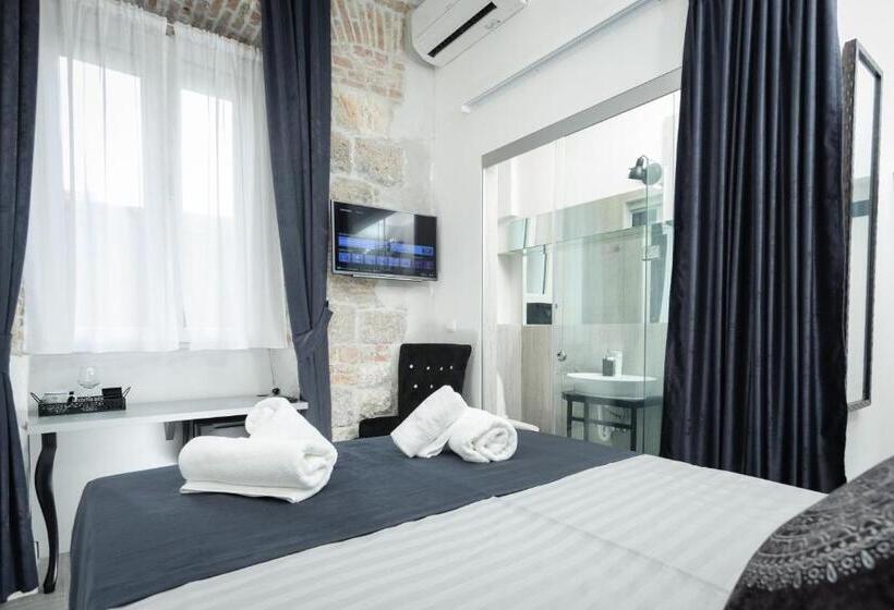 اتاق استاندارد, Irini Luxury Rooms