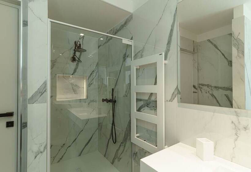 اتاق لوکس با بالکن, B&b Nel Blu Dipinto Di Blu