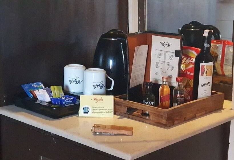 חדר דחוקס עם מיטת קינג, The Regalia Resort