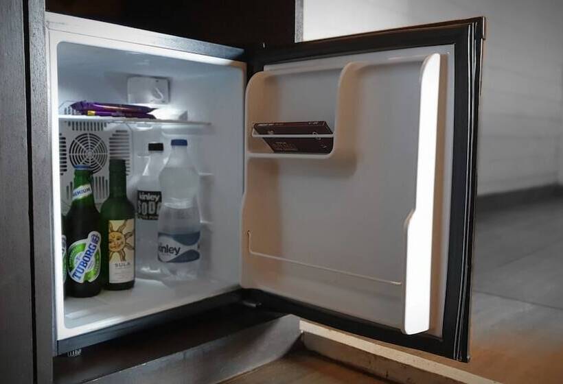 מיטת קינג בסוויטה, The Regalia Resort