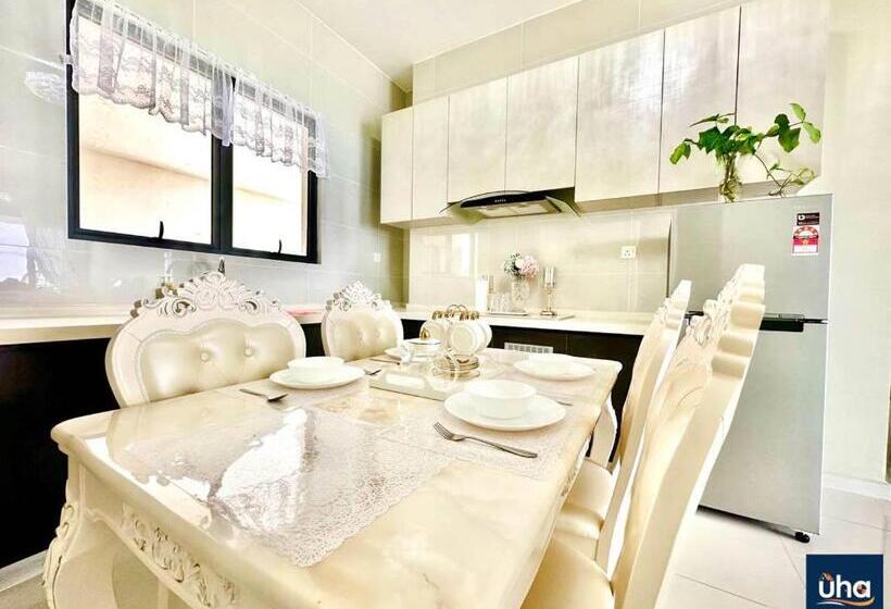 דירת שלושה חדרים, Country Garden Danga Bay @ Uha