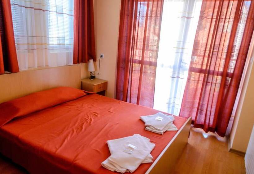 Семейный Номер, Dom Mladenovi B&b