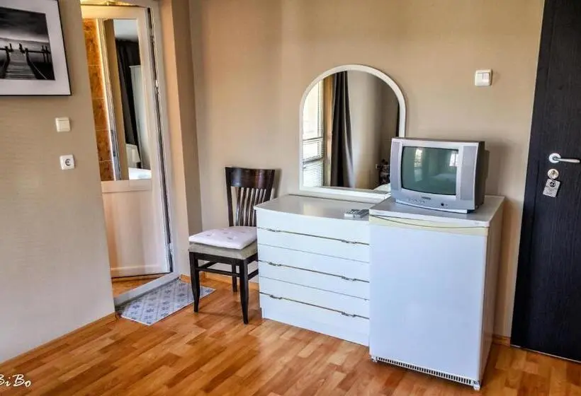 اتاق استاندارد با بالکن, Dom Mladenovi B&b