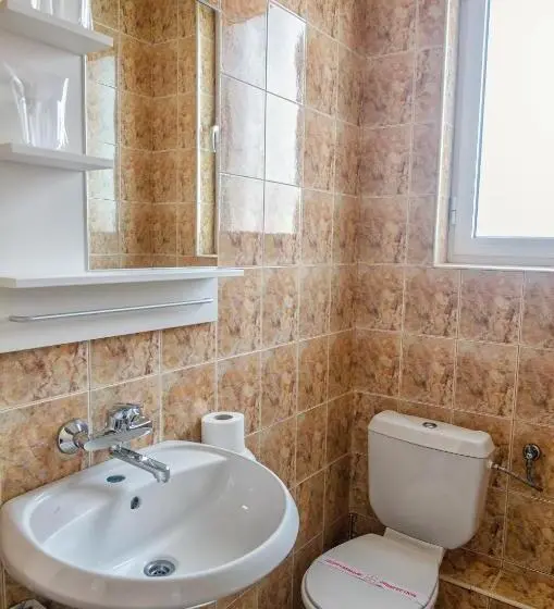 اتاق استاندارد سه تخته با بالکن, Dom Mladenovi B&b