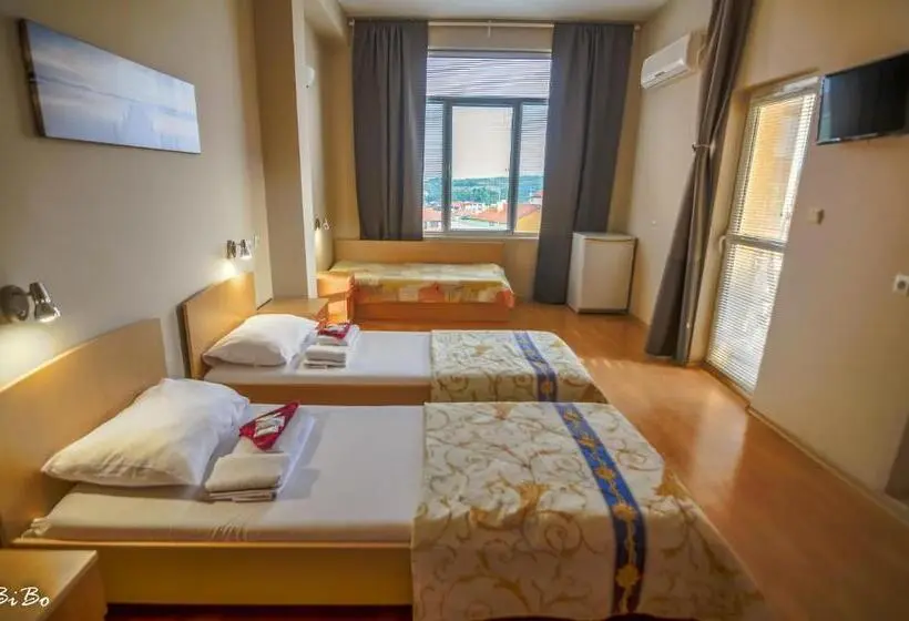 اتاق استاندارد سه تخته با بالکن, Dom Mladenovi B&b