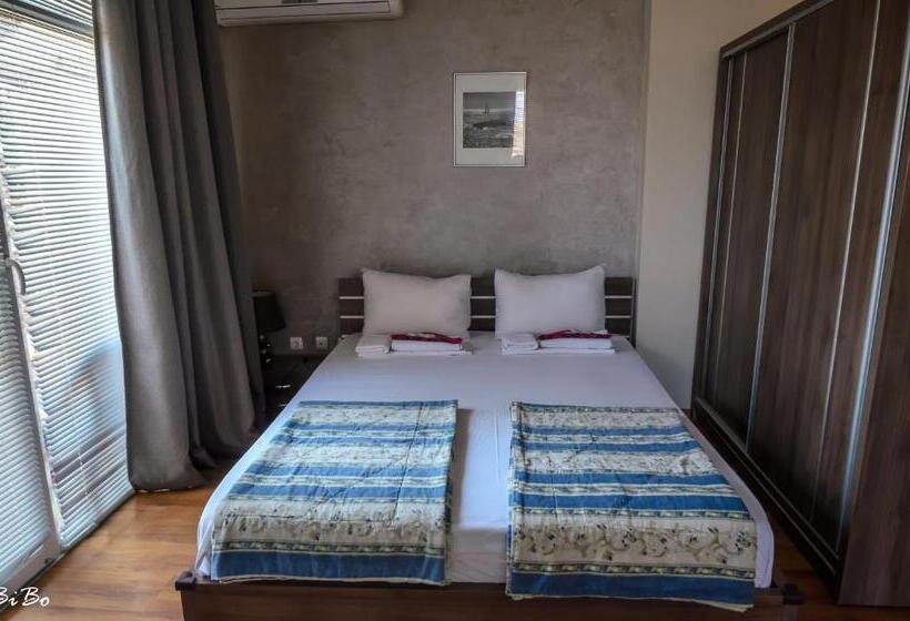 Студио Стандарт с Балконом, Dom Mladenovi B&b