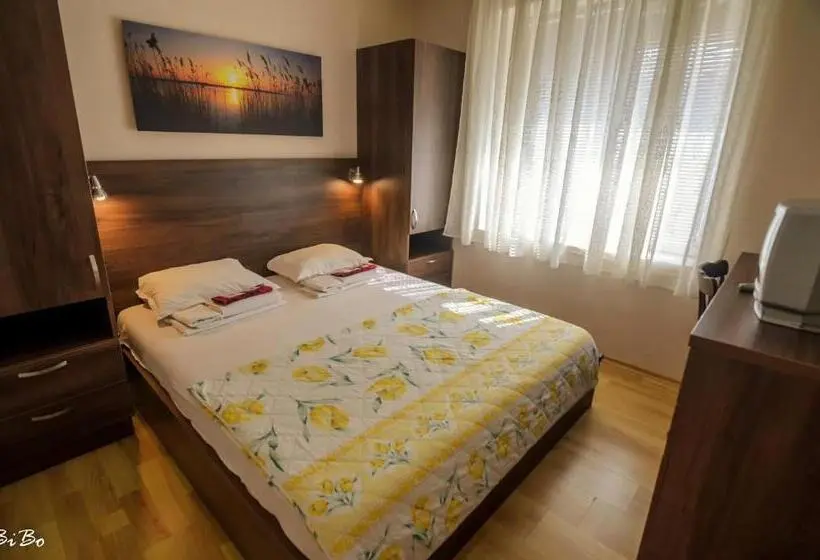 آپارتمان 1 خوابه با بالکن, Dom Mladenovi B&b