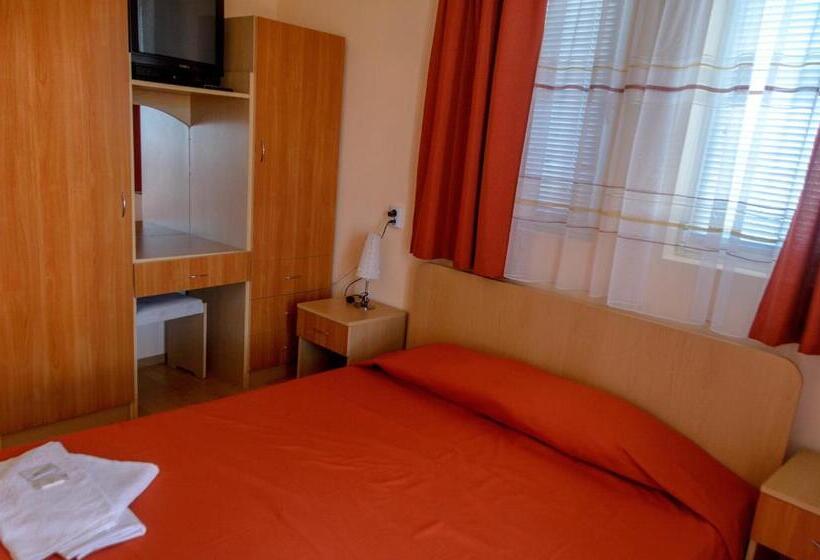 Семейный Номер, Dom Mladenovi B&b