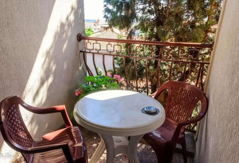 اتاق استاندارد با چشم‌انداز دریا, Dom Mladenovi B&b