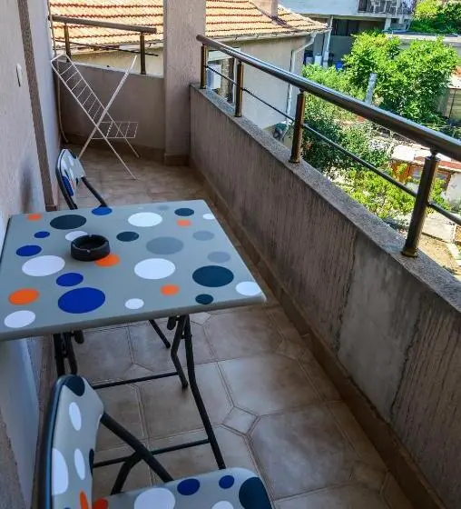 اتاق استاندارد با چشم‌انداز باغ, Dom Mladenovi B&b