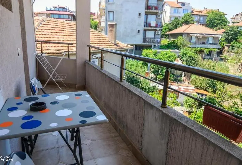 اتاق استاندارد با چشم‌انداز باغ, Dom Mladenovi B&b