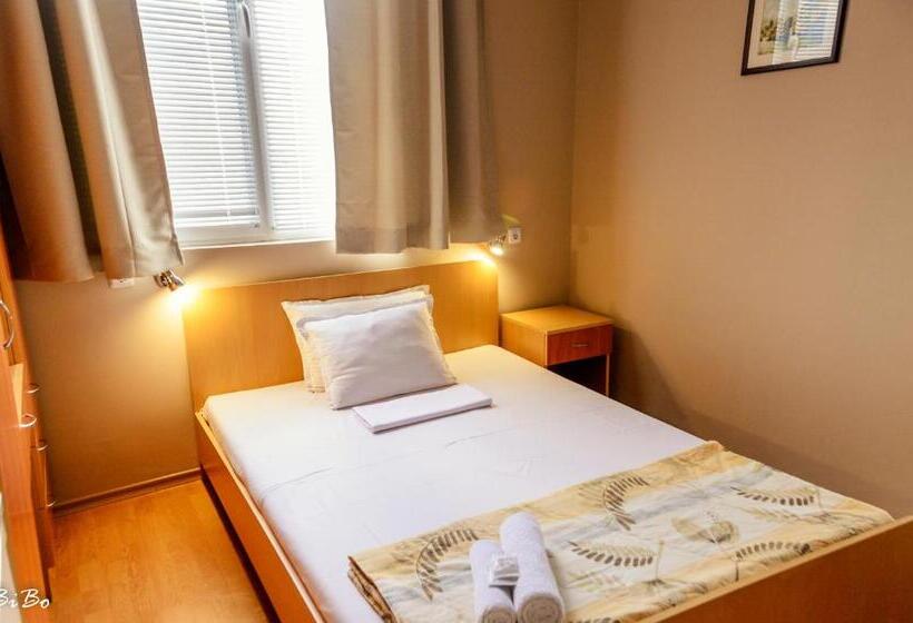 Номер Стандарт Вид на Сад, Dom Mladenovi B&b