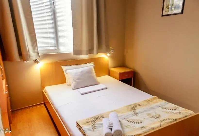اتاق استاندارد با چشم‌انداز باغ, Dom Mladenovi B&b