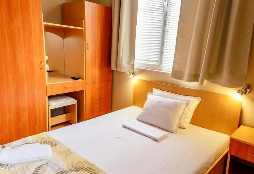 اتاق استاندارد با چشم‌انداز باغ, Dom Mladenovi B&b