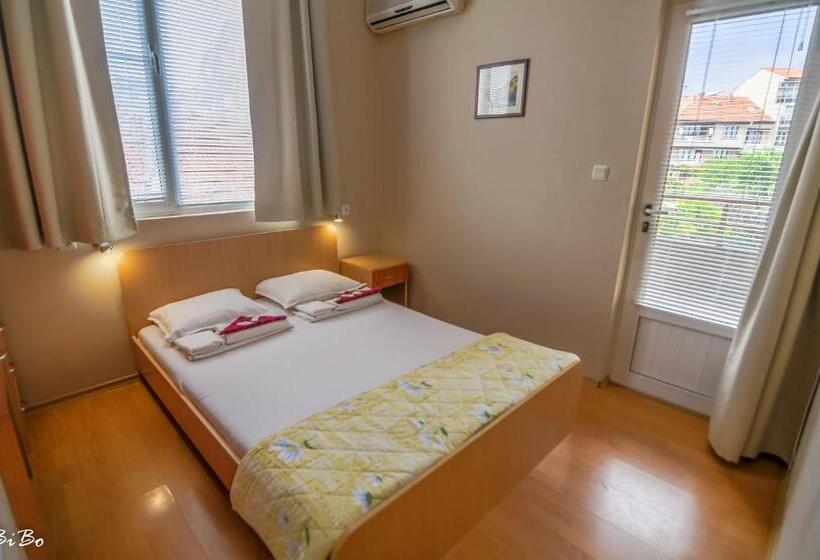 Номер Стандарт Вид на Сад, Dom Mladenovi B&b