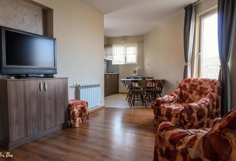 Студио Стандарт с Балконом, Dom Mladenovi B&b