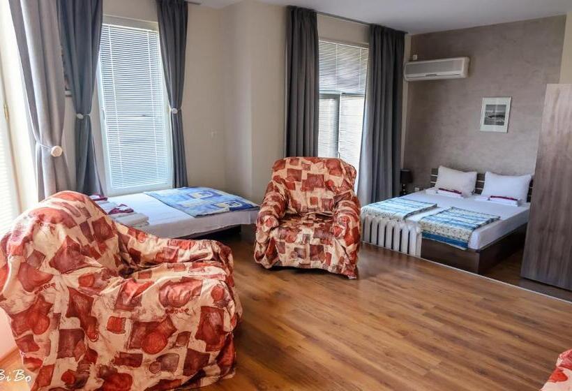 Студио Стандарт с Балконом, Dom Mladenovi B&b