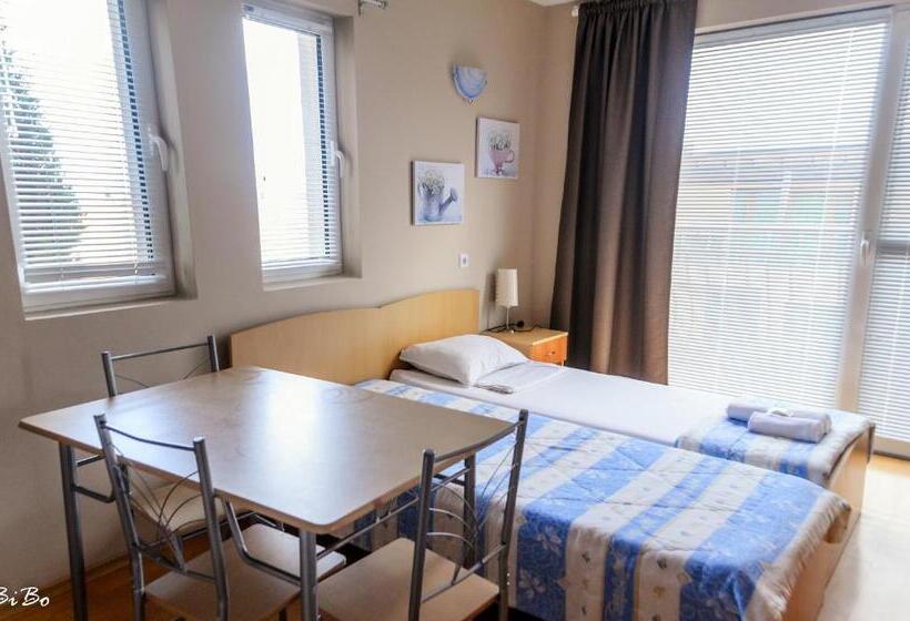 Апартаменты 1 Спальня с Балконом, Dom Mladenovi B&b