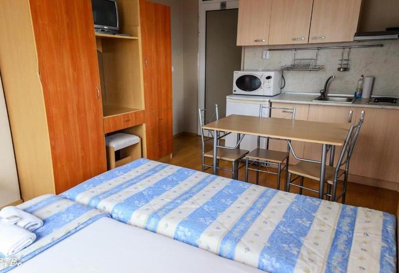 Апартаменты 1 Спальня с Балконом, Dom Mladenovi B&b