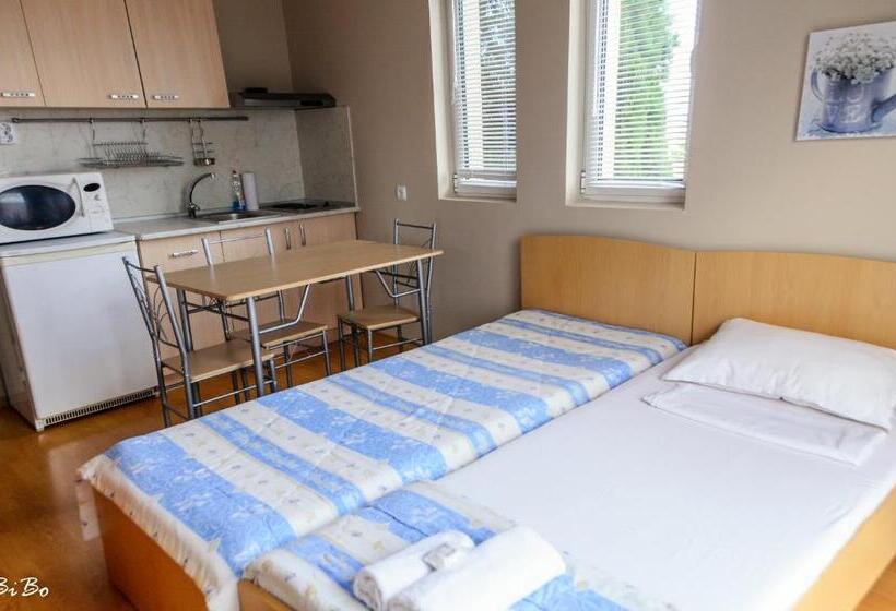 Апартаменты 1 Спальня с Балконом, Dom Mladenovi B&b