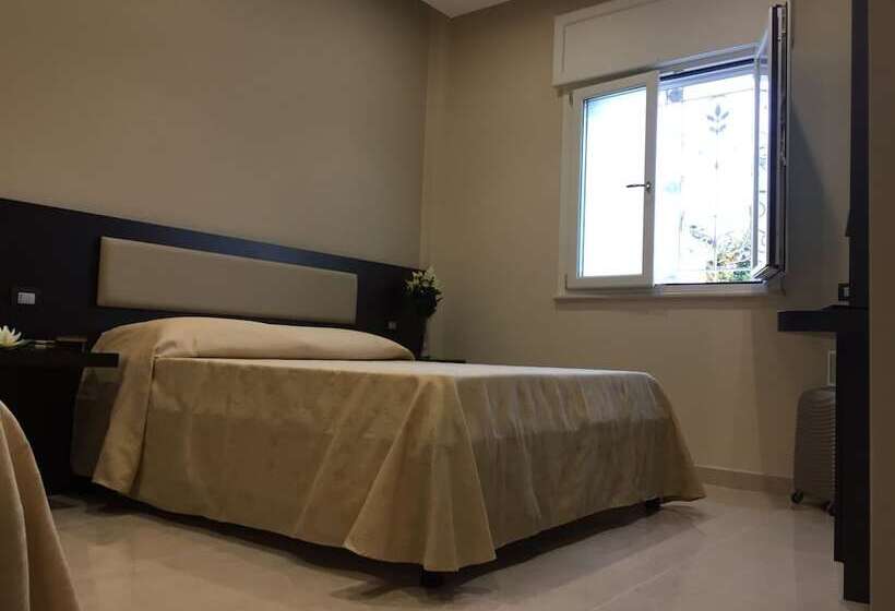 Номер Стандарт Трехместный, Grand Hotel Royal