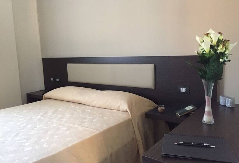 Номер Стандарт Трехместный, Grand Hotel Royal