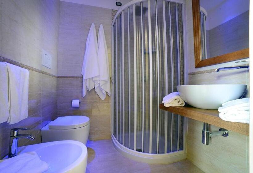 Номер Стандарт Трехместный, Grand Hotel Royal