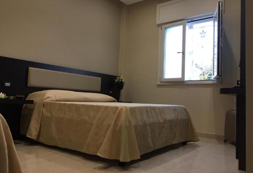 Номер Стандарт Трехместный, Grand Hotel Royal