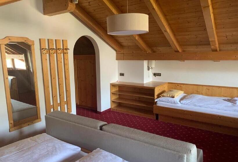 발코니가 있는 4인용 스탠다드 룸, Fortuna