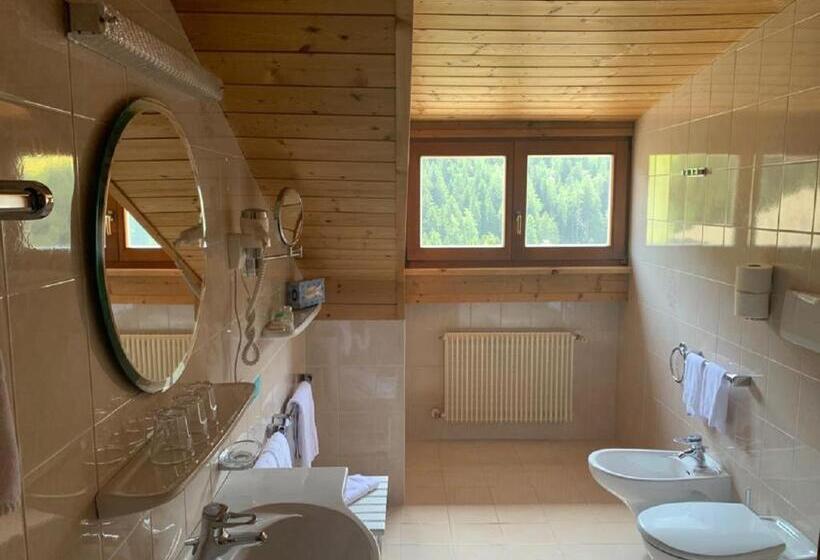 발코니가 있는 4인용 스탠다드 룸, Fortuna