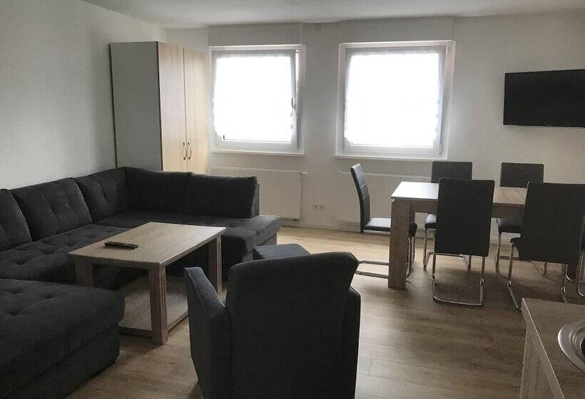 شقة غرفة واحدة, Pension Kaiser