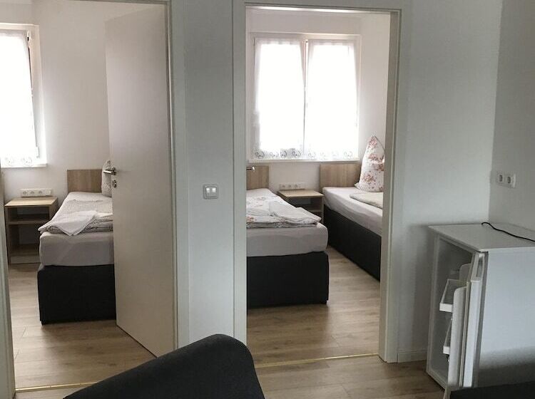 شقة غرفة واحدة, Pension Kaiser