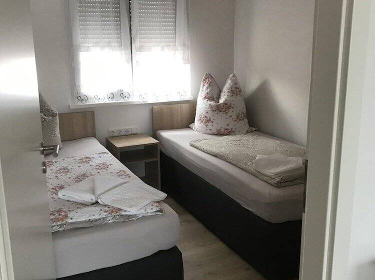 شقة غرفة واحدة, Pension Kaiser