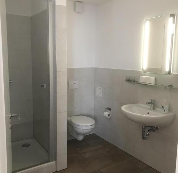 شقة غرفة واحدة, Pension Kaiser