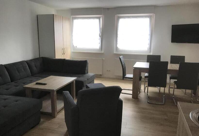 شقة غرفة واحدة, Pension Kaiser