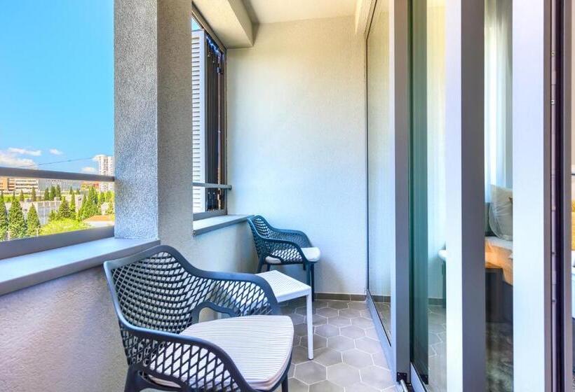 스탠다드 트리플 발코니 룸, Bel Residence