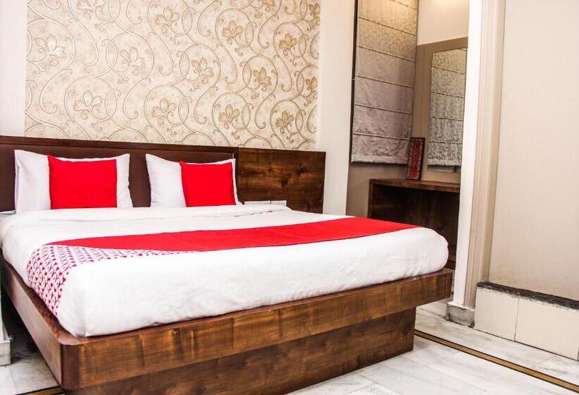 Quarto Triplo Deluxe, Collection O Chawla