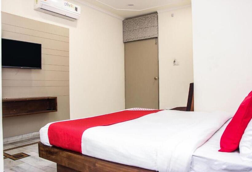 Quarto Triplo Deluxe, Collection O Chawla