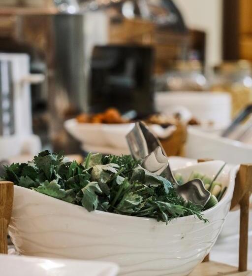 اتاق لوکس, Tes