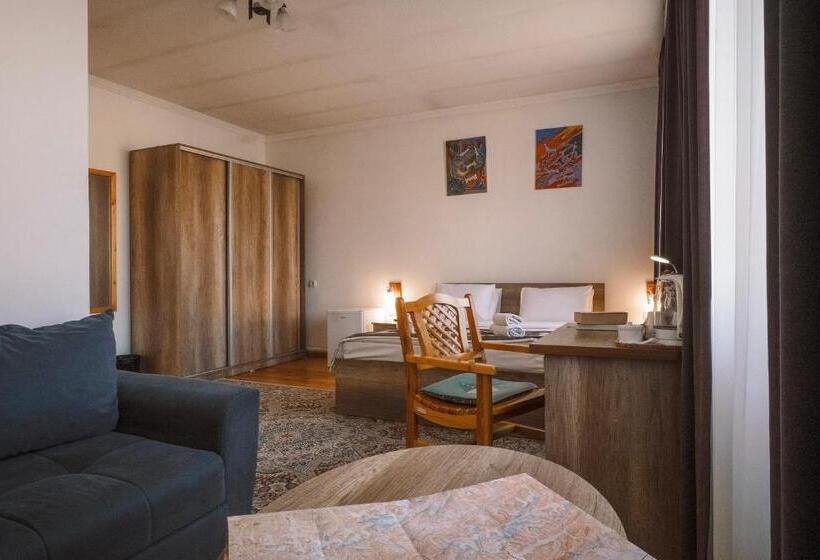 اتاق لوکس, Tes