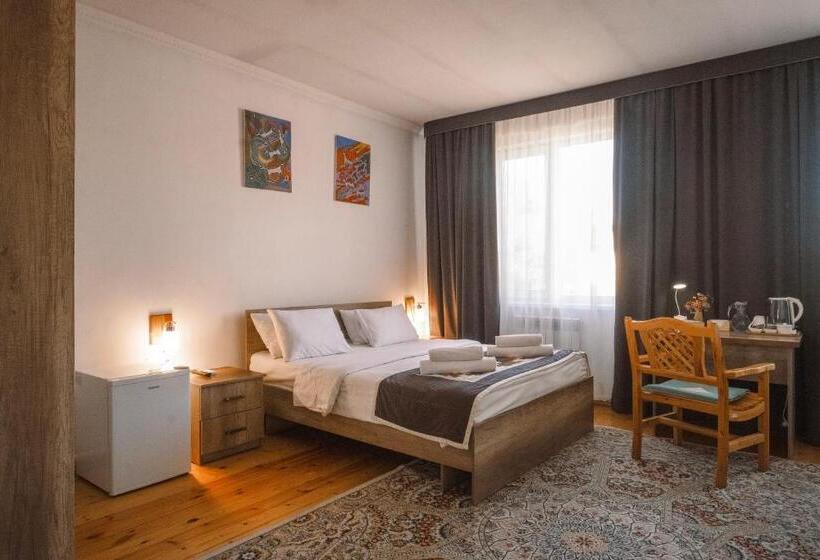 اتاق لوکس, Tes