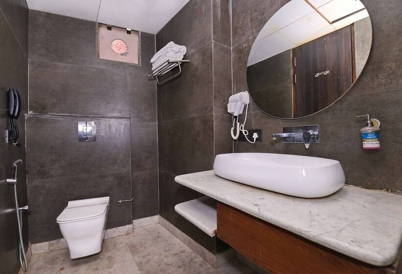استودیو خانوادگی, Staybook Hotel Nitya Maharani Free Airport Pickup