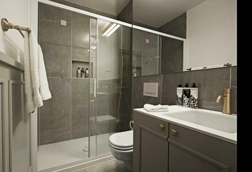 חדר דלוקס, The Melegran