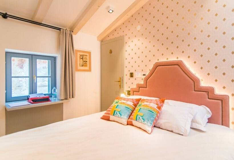 חדר דלוקס, The Melegran