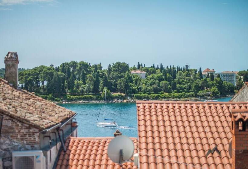 סוויטת דלוקס נוף לים, The Melegran